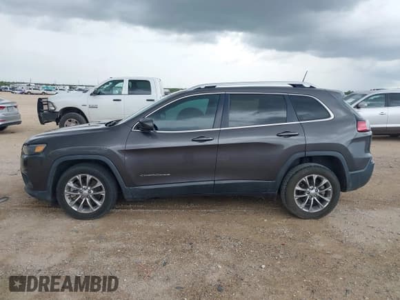 ✅ 2019 Jeep Cherokee Latitude Plus • VIN: 1C4PJLLB3KD249480 • Лот: 42648645. Опубликован ранее на IAAI с пробегом 124 605 миль. Бесплатный доступ к архиву аукционных продаж из США и подробный отчёт об истории автомобиля на DreamBid. Изображение 14.