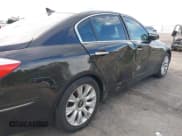 ✅ 2009 Hyundai Genesis • VIN: KMHGC46E99U017557 • Lot: 43324510. Wystawiony na IAAI z przebiegiem 276 635 mil. Bezpłatny archiwum sprzedaży aukcyjnych z USA i szczegółowy raport historii pojazdu na DreamBid. Zdjęcie 6.