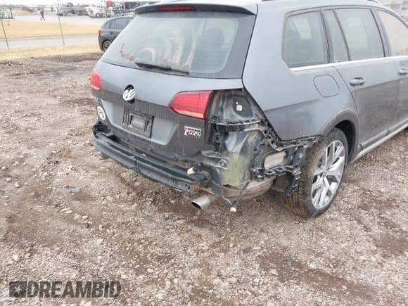 ✅ 2019 Volkswagen Golf S • VIN: 3VWH17AU7KM520624 • Lot: 41829713. Wystawiony na IAAI z przebiegiem 55 985 mil. Bezpłatny archiwum sprzedaży aukcyjnych z USA i szczegółowy raport historii pojazdu na DreamBid. Zdjęcie 6.