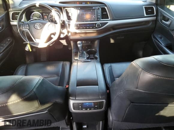 ✅ 2017 Toyota Highlander XLE • VIN: 5TDJZRFH7HS441483 • Lot: 90866745. Wystawiony na Copart z przebiegiem 86 728 mil. Bezpłatny archiwum sprzedaży aukcyjnych z USA i szczegółowy raport historii pojazdu na DreamBid. Zdjęcie 8.