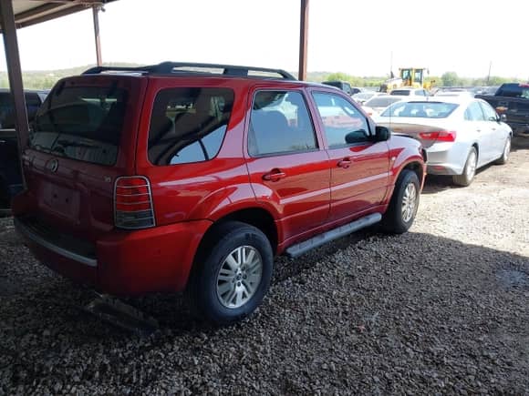 2006 Mercury Mariner Luxury z VIN 4M2YU56186KJ03260, wystawiony jako IAAI lot #42010188 z przebiegiem 103 673 mil mil oraz . Historia ofert i sprzedaży dostępna na DreamBid. Obrazek 4.