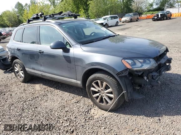 ✅ 2013 Volkswagen Touareg Exec • VIN: WVGEF9BP2DD000126 • Lot: 54430375. Listed on Copart with 111,677 mi. Free auction sales archive from the USA and detailed vehicle history report at DreamBid. Image 4.