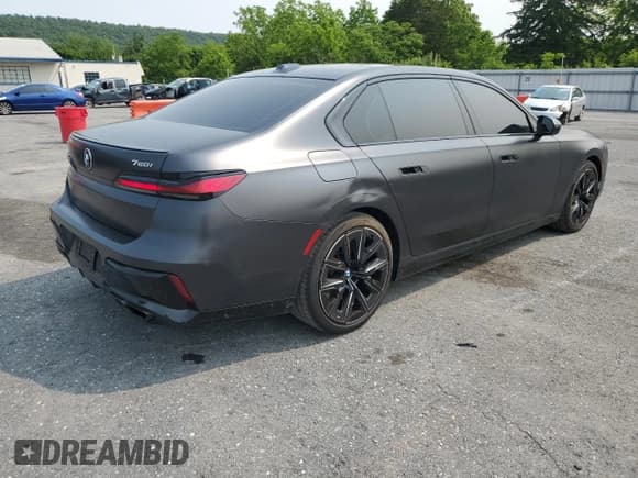 ✅ 2024 BMW 7 Series 760i xDrive • VIN: WBA33EJ04RCS93538 • Lot: 56560835. Wystawiony na Copart z przebiegiem 16 424 mil. Bezpłatny archiwum sprzedaży aukcyjnych z USA i szczegółowy raport historii pojazdu na DreamBid. Zdjęcie 3.