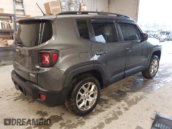 ✅ 2017 Jeep Renegade Latitude • VIN: ZACCJBBB8HPE85191 • Lot: 43573344. Listed on IAAI with 90,979 mi. Free auction sales archive from the USA and detailed vehicle history report at DreamBid. Image 4.