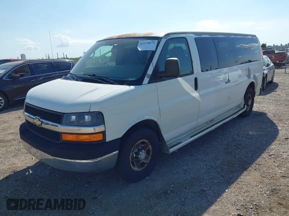 ✅ 2008 Chevrolet Express Passenger • VIN: 1GAHG39K681224649 • Lot: 43370075. Listed on IAAI with 243,802 mi. Free auction sales archive from the USA and detailed vehicle history report at DreamBid. Image 2.
