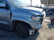 ✅ 2018 Toyota Tundra SR5 • VIN: 5TFFY5F17JX240736 • Lot: 42923841. Wystawiony na IAAI z przebiegiem 160 490 mil. Bezpłatny archiwum sprzedaży aukcyjnych z USA i szczegółowy raport historii pojazdu na DreamBid. Zdjęcie 6.