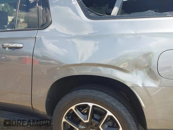 ✅ 2022 Chevrolet Suburban • VIN: 1GNSCEKT2NR124124 • Lot: 42671471. Wystawiony na IAAI z przebiegiem Nie podano. Bezpłatny archiwum sprzedaży aukcyjnych z USA i szczegółowy raport historii pojazdu na DreamBid. Zdjęcie 12.