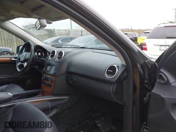 ✅ 2009 Mercedes-Benz M 350 • VIN: 4JGBB86E19A470464 • Lot: 43887398. Wystawiony na IAAI z przebiegiem 105 429 mil. Bezpłatny archiwum sprzedaży aukcyjnych z USA i szczegółowy raport historii pojazdu na DreamBid. Zdjęcie 5.