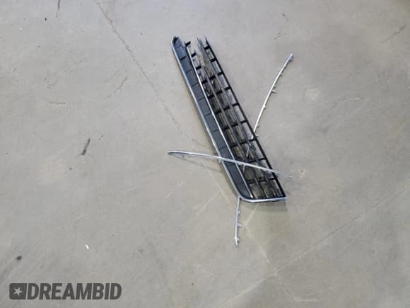 ✅ 2013 Volkswagen Touareg Exec • VIN: WVGEF9BP6DD007788 • Lot: 54606555. Listed on Copart with 167,879 mi. Free auction sales archive from the USA and detailed vehicle history report at DreamBid. Image 13.