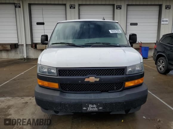 ✅ 2018 Chevrolet Express Cargo • VIN: 1GCWGBFP1J1340565 • Lot: 82257055. Listed on Copart with 228,369 mi. Free auction sales archive from the USA and detailed vehicle history report at DreamBid. Image 5.