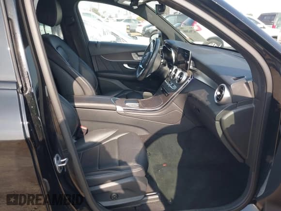 ✅ 2022 Mercedes-Benz GLC 300 • VIN: W1N0G8EB2NG062950 • Lot: 42962800. Wystawiony na IAAI z przebiegiem 74 472 mil. Bezpłatny archiwum sprzedaży aukcyjnych z USA i szczegółowy raport historii pojazdu na DreamBid. Zdjęcie 5.