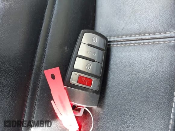 ✅ 2014 Volkswagen CC Executive • VIN: WVWRP7AN7EE501483 • Lot: 42090985. Listed on IAAI with 121,737 mi. Free auction sales archive from the USA and detailed vehicle history report at DreamBid. Image 11.