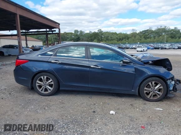 ✅ 2013 Hyundai Sonata SE • VIN: 5NPEC4AC1DH579957 • Lot: 43413523. Listed on IAAI with 252,655 mi. Free auction sales archive from the USA and detailed vehicle history report at DreamBid. Image 14.
