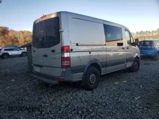 ✅ 2014 Mercedes-Benz Sprinter Crew • VIN: WD4PE7DC7E5908121 • Lot: 91253265. Wystawiony na Copart z przebiegiem 347 969 mil. Bezpłatny archiwum sprzedaży aukcyjnych z USA i szczegółowy raport historii pojazdu na DreamBid. Zdjęcie 3.