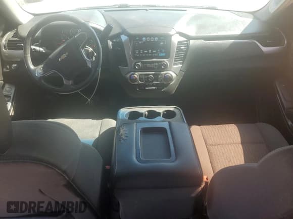 ✅ 2017 Chevrolet Suburban LS • VIN: 1GNSCGEC1HR139533 • Lot: 74292594. Wystawiony na Copart z przebiegiem 150 442 mil. Bezpłatny archiwum sprzedaży aukcyjnych z USA i szczegółowy raport historii pojazdu na DreamBid. Zdjęcie 8.