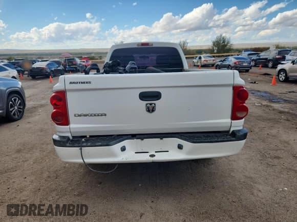 ✅ 2007 Dodge Dakota ST • VIN: 1D7HE22K77S253366 • Лот: 89541755. Опубликован ранее на Copart с пробегом 147 311 миль. Бесплатный доступ к архиву аукционных продаж из США и подробный отчёт об истории автомобиля на DreamBid. Изображение 6.