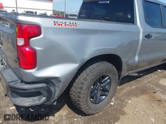 ✅ 2023 Chevrolet Silverado 1500 LT Trail Boss • VIN: 3GCPDFEK8PG150461 • Lot: 42816422. Wystawiony na IAAI z przebiegiem 50 988 mil. Bezpłatny archiwum sprzedaży aukcyjnych z USA i szczegółowy raport historii pojazdu na DreamBid. Zdjęcie 6.