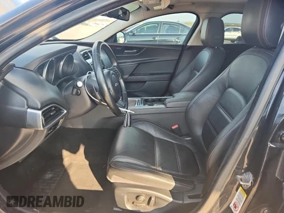 ✅ 2017 Jaguar XE 25t Prestige • VIN: SAJAE4BGXHA966645 • Lot: 89921285. Wystawiony na Copart z przebiegiem 101 644 mil. Bezpłatny archiwum sprzedaży aukcyjnych z USA i szczegółowy raport historii pojazdu na DreamBid. Zdjęcie 7.