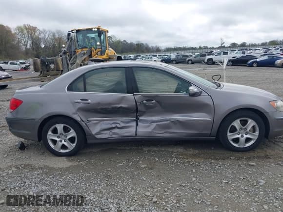 ✅ 2005 Acura RL • VIN: JH4KB16525C006978 • Lot: 41800979. Wystawiony na IAAI z przebiegiem 213 501 mil. Bezpłatny archiwum sprzedaży aukcyjnych z USA i szczegółowy raport historii pojazdu na DreamBid. Zdjęcie 13.