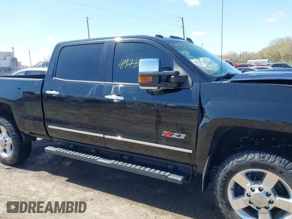 ✅ 2018 Chevrolet Silverado 2500HD LT • VIN: 1GC1KVEY8JF187755 • Lot: 41948037. Listed on IAAI with 151,323 mi. Free auction sales archive from the USA and detailed vehicle history report at DreamBid. Image 13.