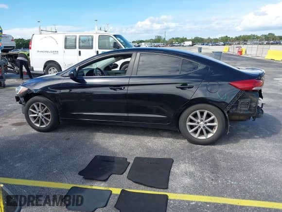 2018 Hyundai Elantra SE z VIN KMHD74LF7JU520433, wystawiony jako IAAI lot #43313148 z przebiegiem 81 063 mil mil oraz . Historia ofert i sprzedaży dostępna na DreamBid. Obrazek 14.