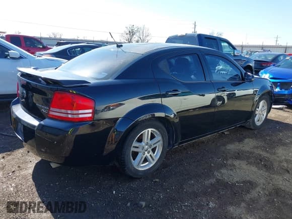 ✅ 2010 Dodge Avenger R/T • VIN: 1B3CC5FBXAN134594 • Lot: 41403202. Wystawiony na IAAI z przebiegiem 190 190 mil. Bezpłatny archiwum sprzedaży aukcyjnych z USA i szczegółowy raport historii pojazdu na DreamBid. Zdjęcie 4.