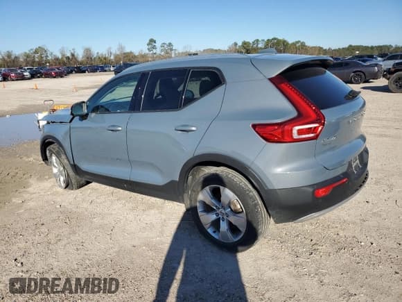 ✅ 2022 Volvo XC40 Momentum • VIN: YV4AC2HK3N2706238 • Лот: 86889104. Опубликован ранее на Copart с пробегом 103 457 миль. Бесплатный доступ к архиву аукционных продаж из США и подробный отчёт об истории автомобиля на DreamBid. Изображение 2.