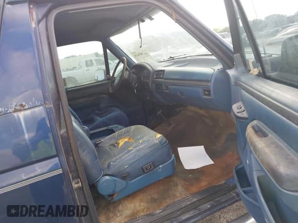 ✅ 1994 Ford Bronco Custom • VIN: 1FMEU15H4RLB15058 • Lot: 41289431. Listed on IAAI with Not provided. Free auction sales archive from the USA and detailed vehicle history report at DreamBid. Image 5.