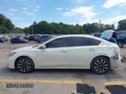 ✅ 2018 Nissan Altima SV • VIN: 1N4AL3AP0JC171104 • Lot: 43116776. Listed on IAAI with 160,000 mi. Free auction sales archive from the USA and detailed vehicle history report at DreamBid. Image 13.