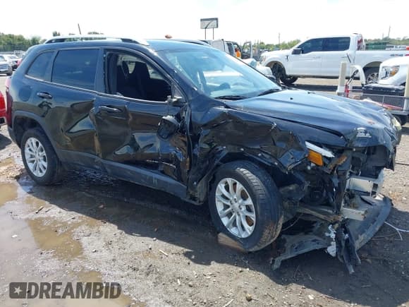 ✅ 2020 Jeep Cherokee Latitude • VIN: 1C4PJLCB1LD503754 • Лот: 43113828. Опубликован ранее на IAAI с пробегом 83 517 миль. Бесплатный доступ к архиву аукционных продаж из США и подробный отчёт об истории автомобиля на DreamBid. Изображение 1.