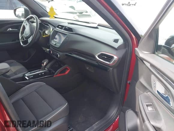 2022 Chevrolet TrailBlazer RS с VIN KL79MTSL1NB105952, выставлен на аукционе IAAI как лот 43250194 с пробегом 19 607 миль миль и . История ставок и продаж доступна на DreamBid. Изображение 5.