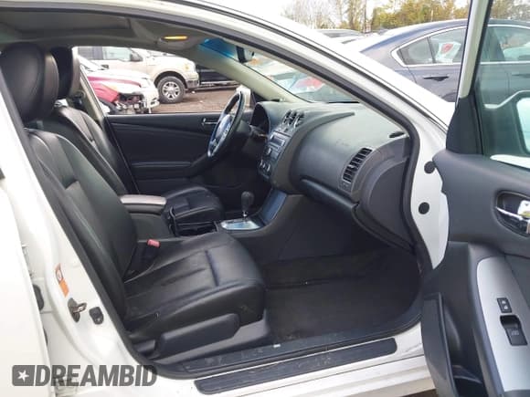 ✅ 2009 Nissan Altima S • VIN: 1N4AL21EX9N473265 • Lot: 43597549. Wystawiony na IAAI z przebiegiem 139 893 mil. Bezpłatny archiwum sprzedaży aukcyjnych z USA i szczegółowy raport historii pojazdu na DreamBid. Zdjęcie 5.