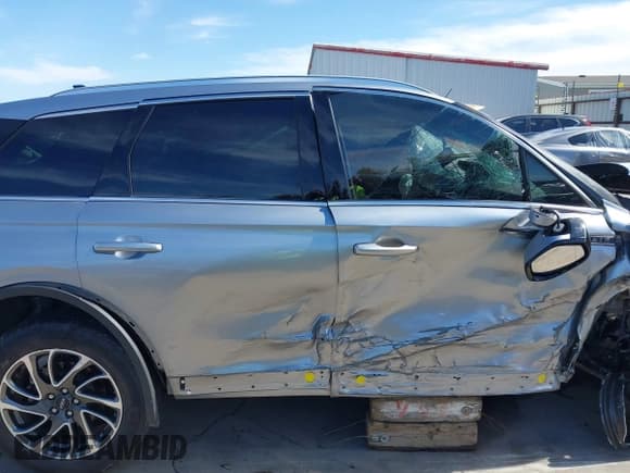 ✅ 2022 Lincoln Corsair Standard • VIN: 5LMCJ1C92NUL34355 • Lot: 41813479. Wystawiony na IAAI z przebiegiem 27 847 mil. Bezpłatny archiwum sprzedaży aukcyjnych z USA i szczegółowy raport historii pojazdu na DreamBid. Zdjęcie 14.