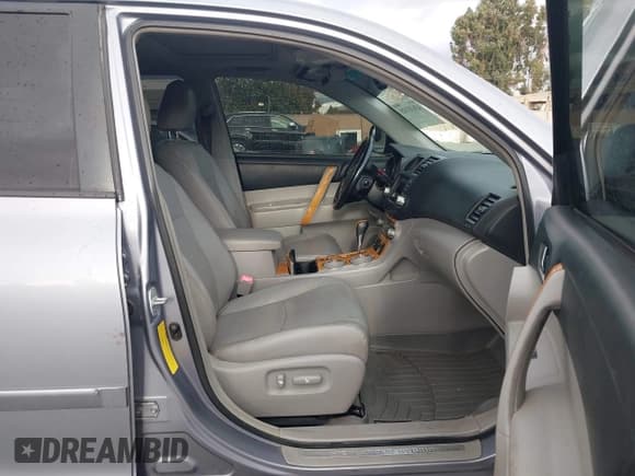 ✅ 2009 Toyota Highlander Limited • VIN: JTEEW44A092030434 • Lot: 43633333. Listed on IAAI with 246,726 mi. Free auction sales archive from the USA and detailed vehicle history report at DreamBid. Image 5.