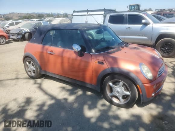 ✅ 2005 MINI Convertible • VIN: WMWRF33555TG13641 • Лот: 68516545. Опубликован ранее на Copart с пробегом 155 542 миль. Бесплатный доступ к архиву аукционных продаж из США и подробный отчёт об истории автомобиля на DreamBid. Изображение 4.