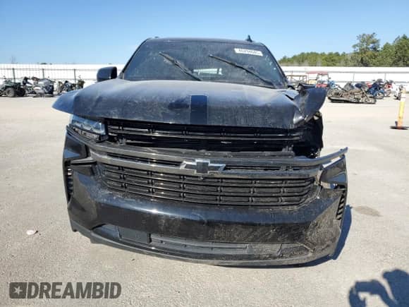 ✅ 2021 Chevrolet Suburban RST • VIN: 1GNSCEKD5MR256317 • Lot: 46294685. Wystawiony na Copart z przebiegiem 72 688 mil. Bezpłatny archiwum sprzedaży aukcyjnych z USA i szczegółowy raport historii pojazdu na DreamBid. Zdjęcie 5.