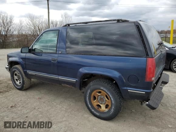 ✅ 1995 GMC Yukon • VIN: 1GKEK18K8SJ717629 • Lot: 50605495. Listed on Copart with 213,582 mi. Free auction sales archive from the USA and detailed vehicle history report at DreamBid. Image 2.