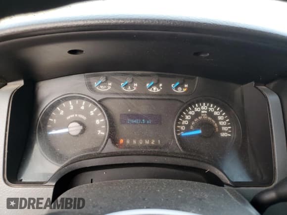 ✅ 2014 Ford F-150 XL • VIN: 1FTVX1EF6EKG10596 • Lot: 72131554. Wystawiony na Copart z przebiegiem 216 483 mil. Bezpłatny archiwum sprzedaży aukcyjnych z USA i szczegółowy raport historii pojazdu na DreamBid. Zdjęcie 9.