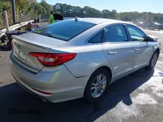 2017 Hyundai Sonata SE z VIN 5NPE24AF7HH475895, wystawiony jako IAAI lot #43480489 z przebiegiem 83 204 mil mil oraz . Historia ofert i sprzedaży dostępna na DreamBid. Obrazek 4.