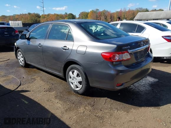 ✅ 2011 Toyota Corolla LE • VIN: JTDBU4EE2BJ094470 • Lot: 43488258. Wystawiony na IAAI z przebiegiem 324 636 mil. Bezpłatny archiwum sprzedaży aukcyjnych z USA i szczegółowy raport historii pojazdu na DreamBid. Zdjęcie 3.