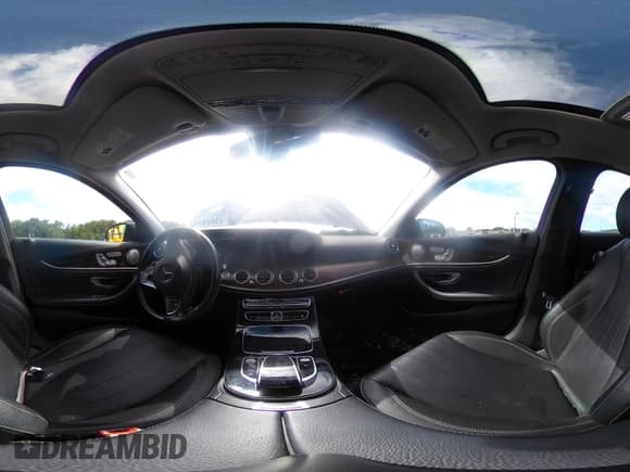 ✅ 2017 Mercedes-Benz E 300 Luxury • VIN: WDDZF4KB9HA220745 • Lot: 43019490. Wystawiony na IAAI z przebiegiem Nie podano. Bezpłatny archiwum sprzedaży aukcyjnych z USA i szczegółowy raport historii pojazdu na DreamBid. Zdjęcie 19.