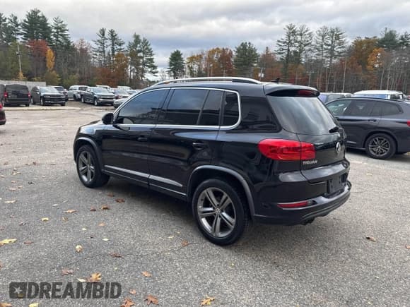 ✅ 2017 Volkswagen Tiguan Sport • VIN: WVGUV7AXXHK030318 • Lot: 43608289. Wystawiony na IAAI z przebiegiem 215 018 mil. Bezpłatny archiwum sprzedaży aukcyjnych z USA i szczegółowy raport historii pojazdu na DreamBid. Zdjęcie 3.