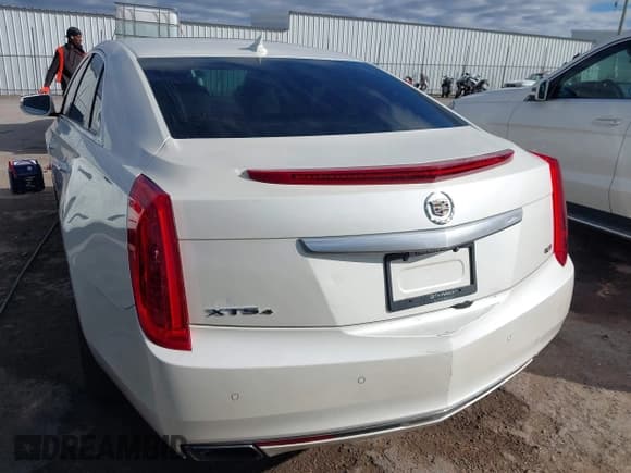 ✅ 2014 Cadillac XTS Platinum • VIN: 2G61W5S86E9175565 • Lot: 43549428. Wystawiony na IAAI z przebiegiem 96 654 mil. Bezpłatny archiwum sprzedaży aukcyjnych z USA i szczegółowy raport historii pojazdu na DreamBid. Zdjęcie 17.