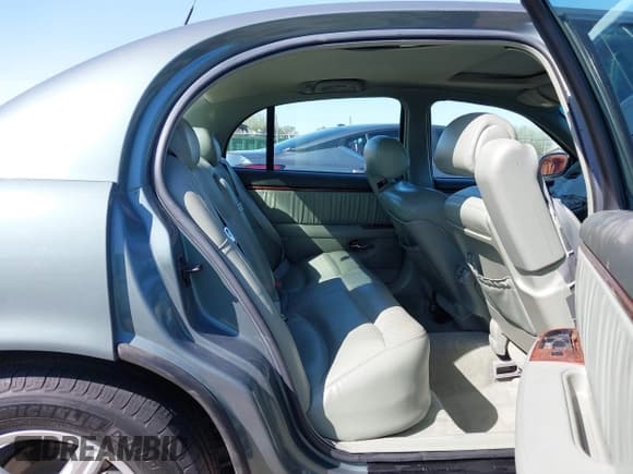 ✅ 1998 Buick Park Avenue Ultra • VIN: 1G4CU5213W4624554 • Lot: 41599231. Wystawiony na IAAI z przebiegiem 145 798 mil. Bezpłatny archiwum sprzedaży aukcyjnych z USA i szczegółowy raport historii pojazdu na DreamBid. Zdjęcie 8.