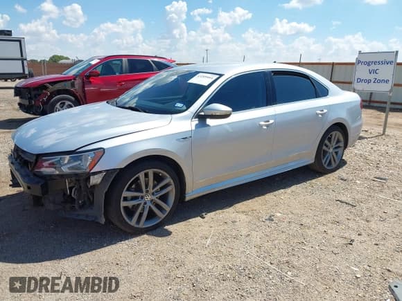 ✅ 2017 Volkswagen Passat R-Line • VIN: 1VWDT7A39HC044449 • Лот: 43209464. Опубликован ранее на IAAI с пробегом 52 628 миль. Бесплатный доступ к архиву аукционных продаж из США и подробный отчёт об истории автомобиля на DreamBid. Изображение 2.