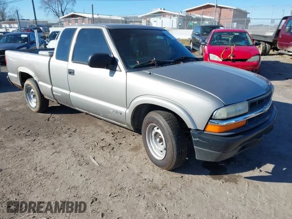 ✅ 2002 Chevrolet S-10 Fleet • VIN: 1GCCS195328107852 • Лот: 41361370. Опубликован ранее на IAAI с пробегом Не указан. Бесплатный доступ к архиву аукционных продаж из США и подробный отчёт об истории автомобиля на DreamBid. Изображение 1.