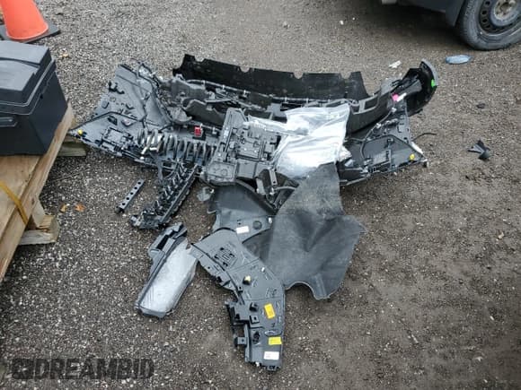 ✅ 2025 Cadillac Optiq Sport • VIN: 3GYK3GMRXSS163181 • Лот: 50325665. Опубликован ранее на Copart с пробегом 640 миль. Бесплатный доступ к архиву аукционных продаж из США и подробный отчёт об истории автомобиля на DreamBid. Изображение 13.