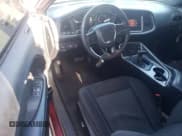 ✅ 2017 Dodge Challenger SXT • VIN: 2C3CDZAG1HH626251 • Lot: 90934325. Wystawiony na Copart z przebiegiem 145 889 mil. Bezpłatny archiwum sprzedaży aukcyjnych z USA i szczegółowy raport historii pojazdu na DreamBid. Zdjęcie 8.