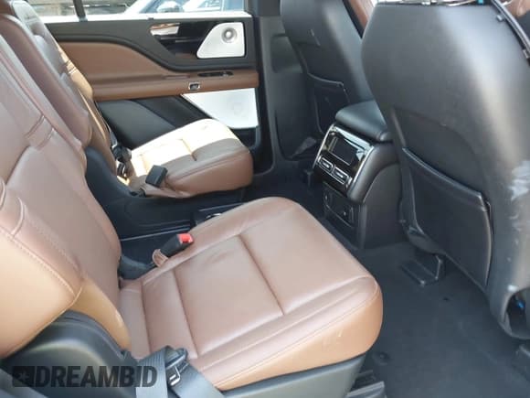 ✅ 2023 Lincoln Aviator Grand Touring • VIN: 5LMYJ8XY2PNL03040 • Lot: 42490032. Wystawiony na IAAI z przebiegiem 5 468 mil. Bezpłatny archiwum sprzedaży aukcyjnych z USA i szczegółowy raport historii pojazdu na DreamBid. Zdjęcie 8.