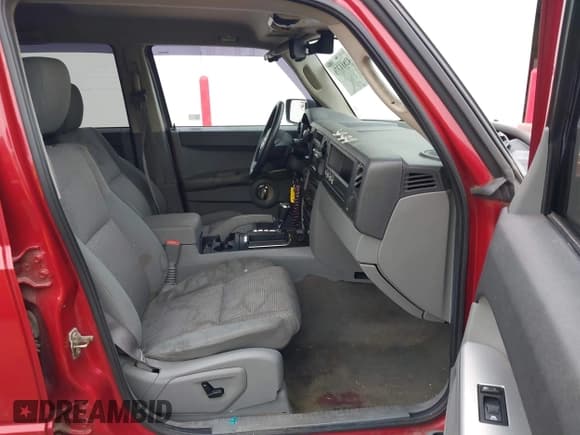 ✅ 2006 Jeep Commander • VIN: 1J8HG48K16C231811 • Лот: 42811376. Опубликован ранее на IAAI с пробегом 248 995 миль. Бесплатный доступ к архиву аукционных продаж из США и подробный отчёт об истории автомобиля на DreamBid. Изображение 5.